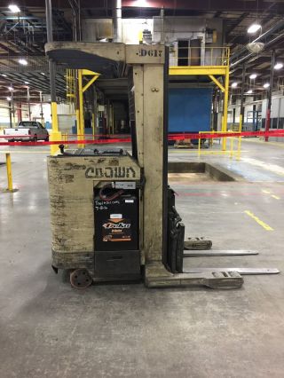 Crown Dockstocker Electric Standup Side Shifter Forklift. photo