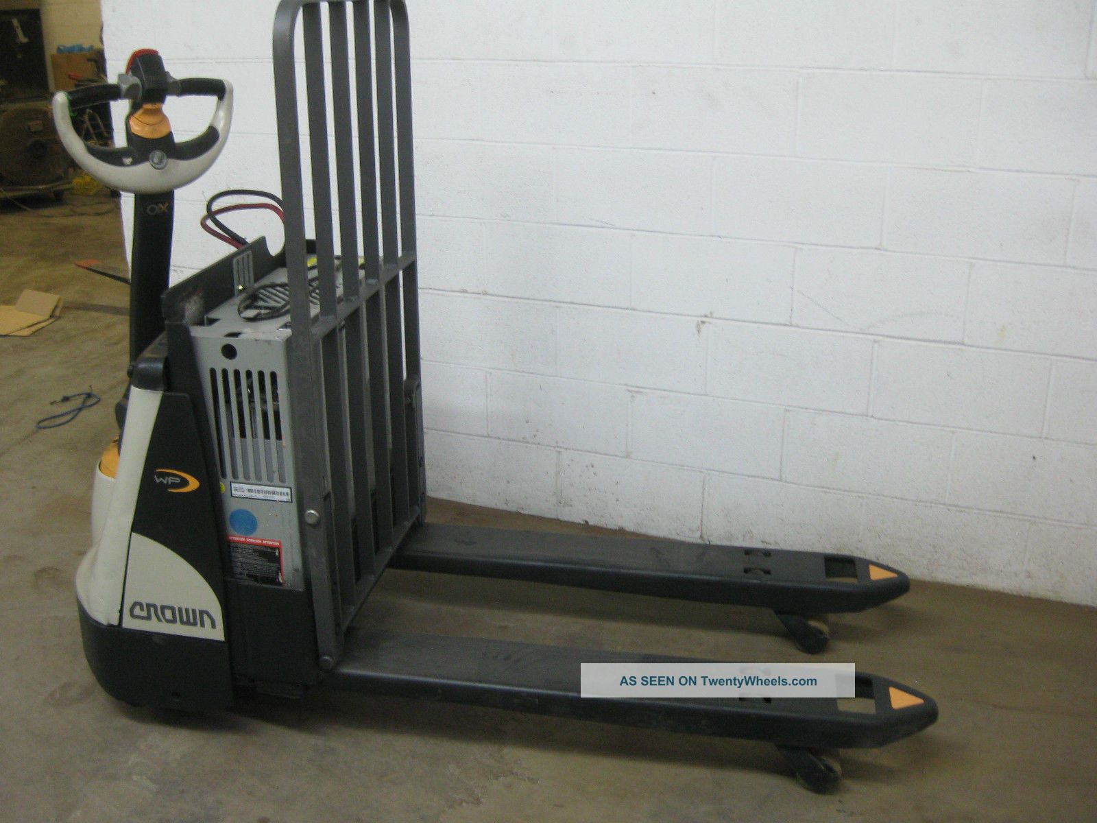 Crown Electric Pallet Jack Wp2345 45 2015 Battery Pack, Charger