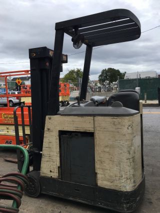 Crown Rc3020 - 30 Counterbalance 36 Volt Electric Stand Up Forklift (3 Stage) photo