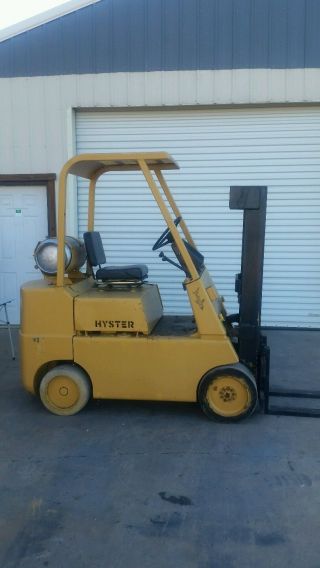 Hyster S - 40 Forklift photo
