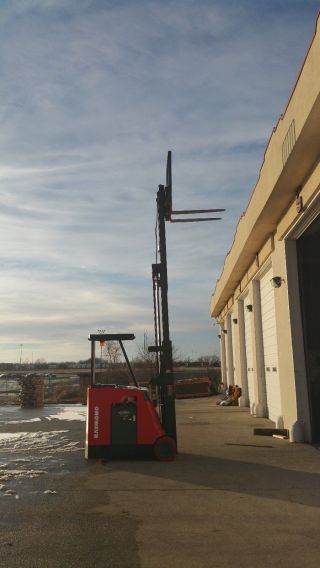 Raymond Forklift With Charger 2600 Hours photo