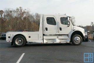 2006 Freightliner M2 106 Sport Chassis photo
