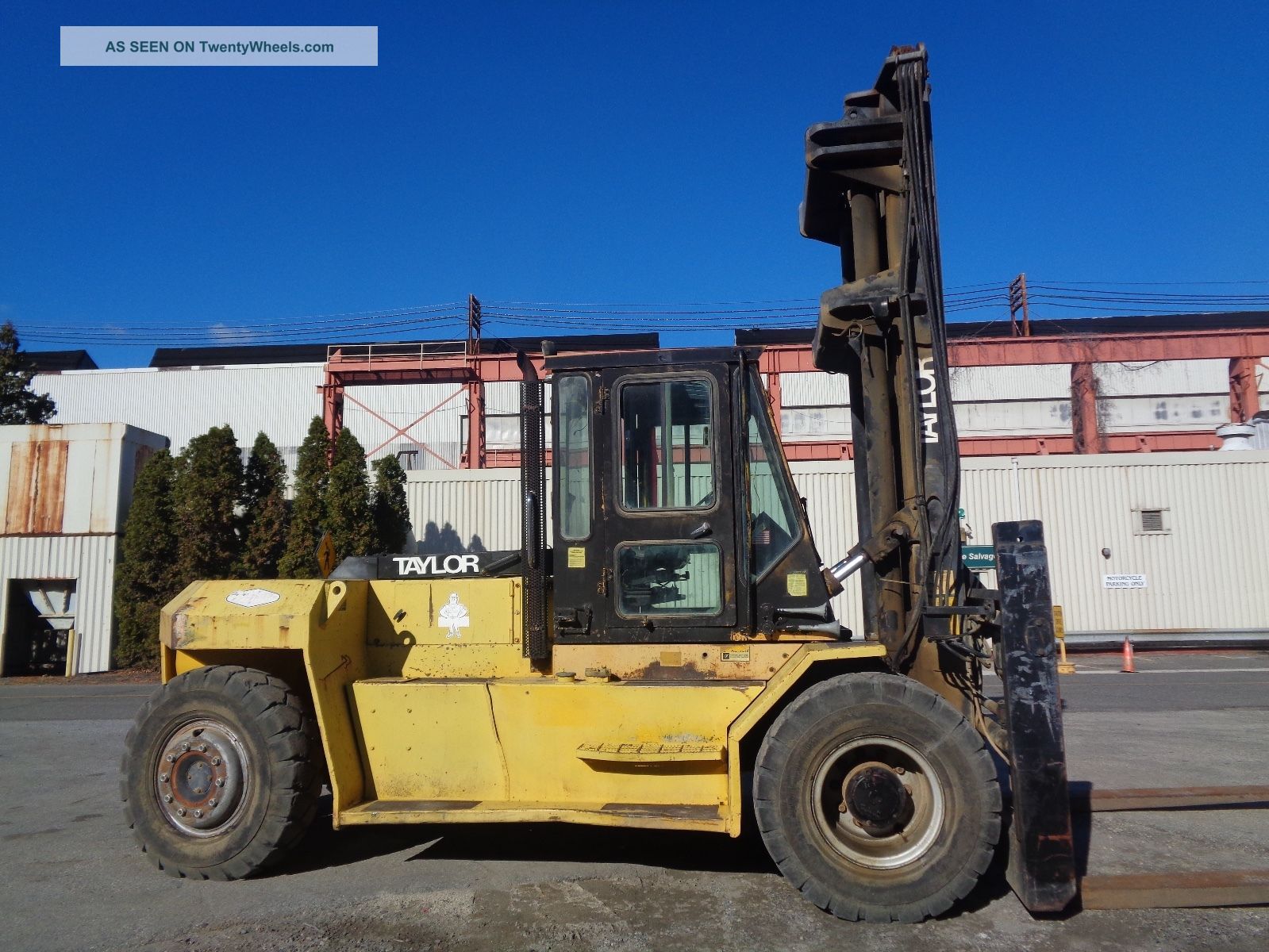 Taylor Gt330 33,  000lb Forklift - Side Shift - Fork Positioners Forklifts photo