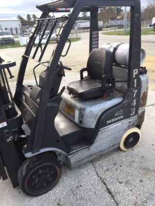 2005 Nissan 4000 Forklift - Very Well Maintained - Forks Included photo