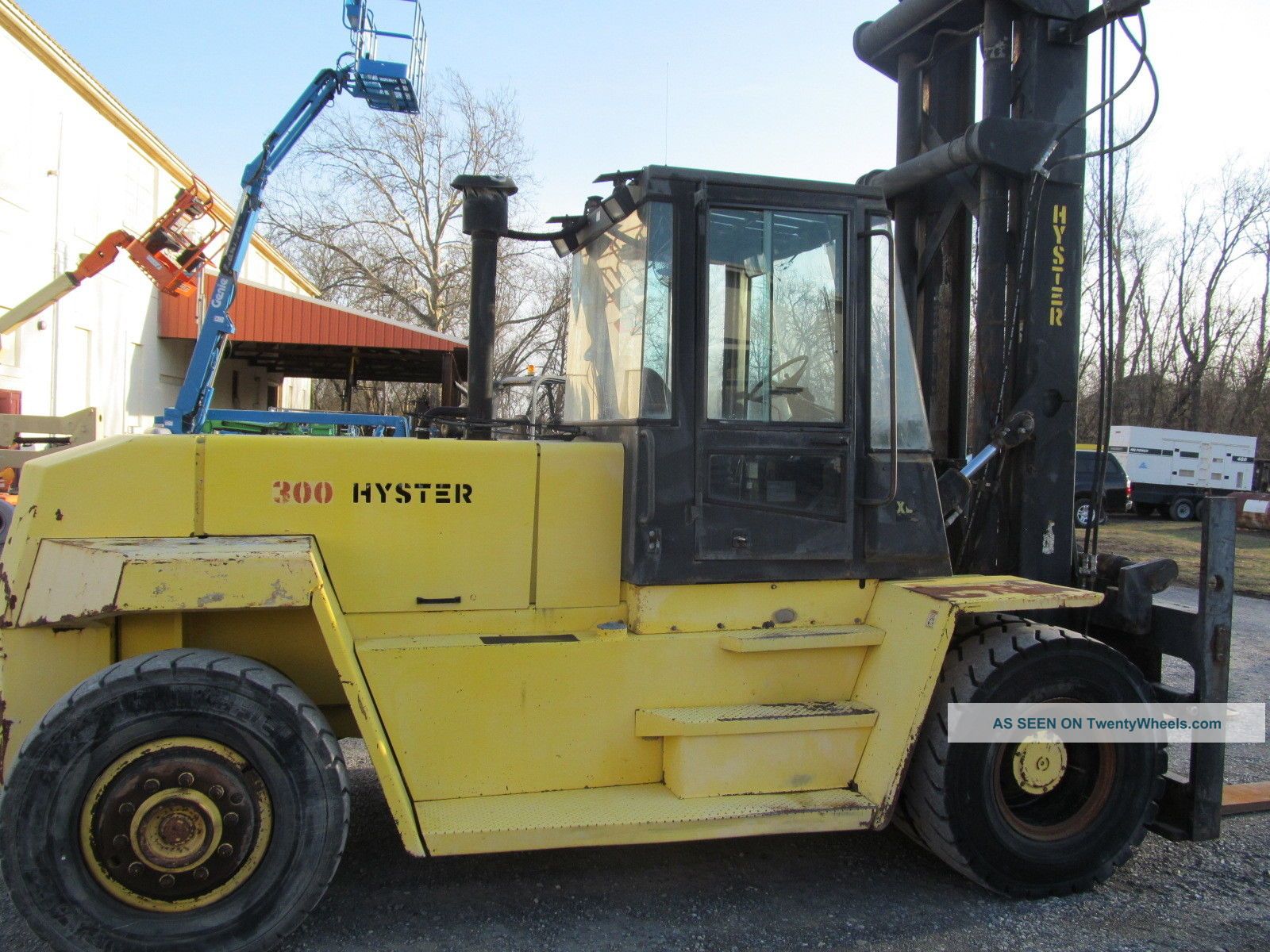 Hyster H300xl, 30, 000 Diesel Pneumatic Tire Forklift, 2 Stage