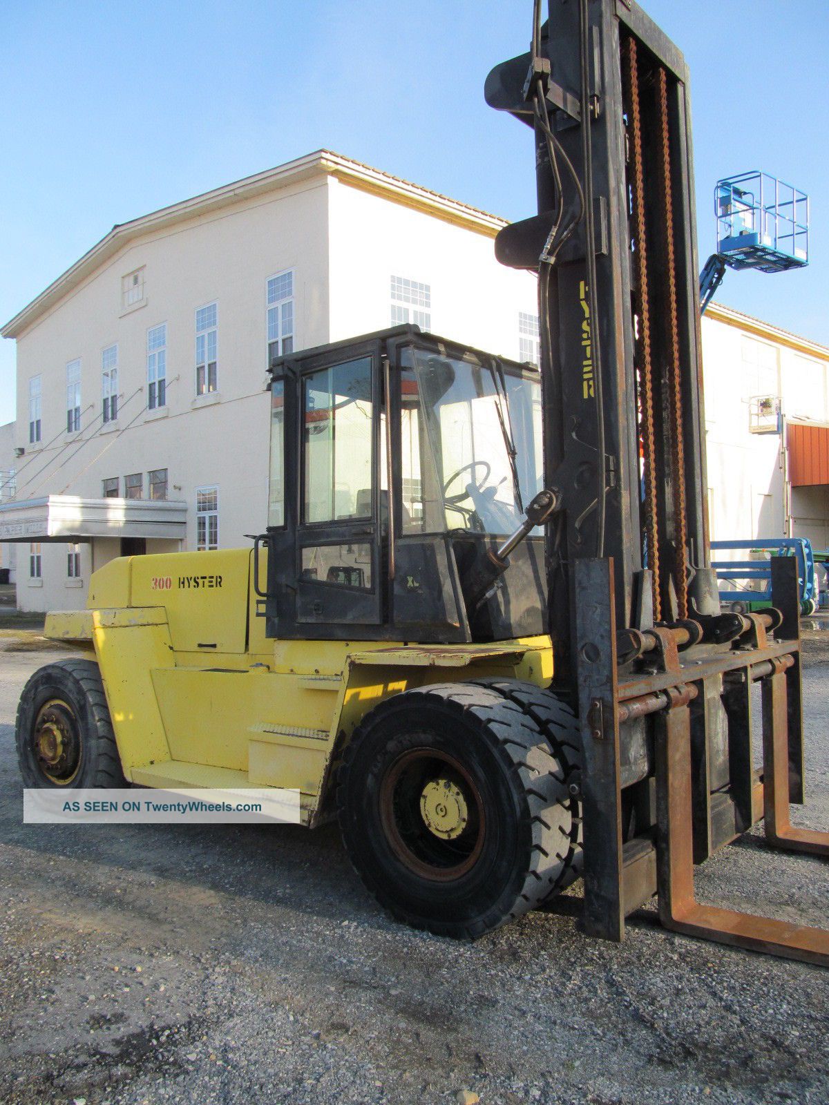 Hyster H300xl, 30, 000 Diesel Pneumatic Tire Forklift, 2 Stage