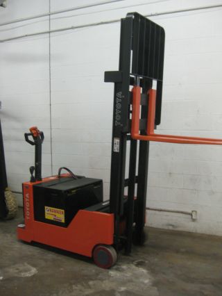 Toyota Walkie Counterbalance Electric Forklift - 3,  000 Lb Capacity, photo