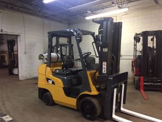 2010 Caterpillar 6500 Pound Forklift With Side Shaft And Triple Mast photo