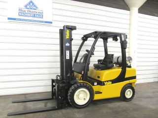 2008 ' Yale Glp060,  6,  000 Pneumatic Tire Forklift,  3 Stage,  S/s & Fork Position photo