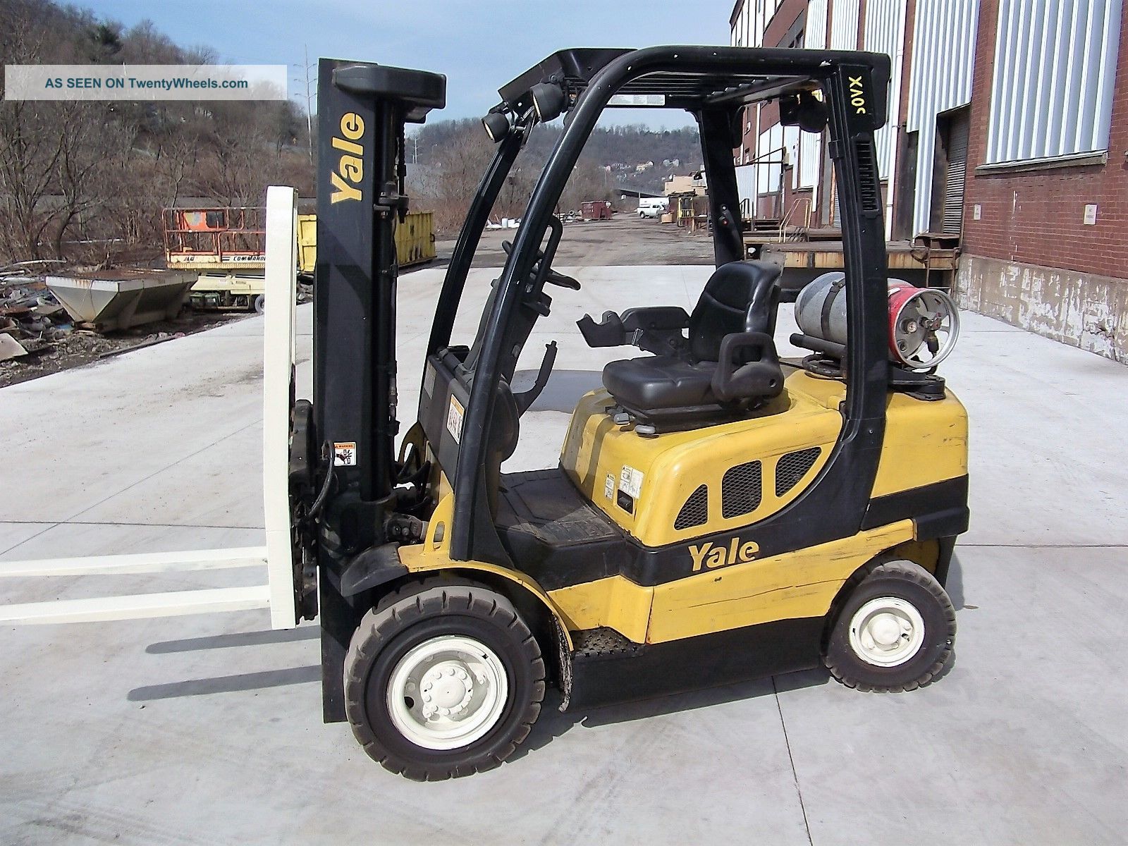 Yale Forklift 5000 Solid Pneumatic Tires Fork Positioner Propane 2006 $7900 Forklifts photo