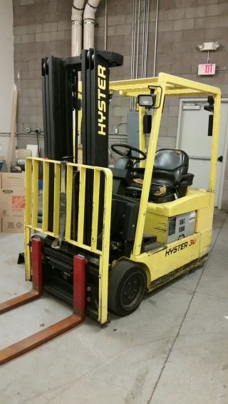 Hyster J30xmt Electric Forklift - 2695 Hours photo