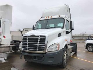 2010 Freightliner Cascadia 113 Day Cab photo