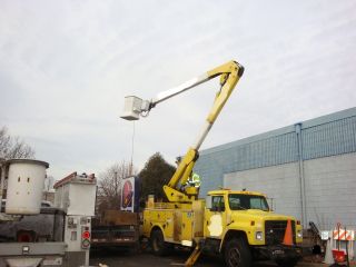 1988 International S1600 Bucket Trucks photo