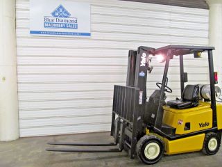 Yale Glp030,  3,  000 Pneumatic Tire Forklift,  3 Stage Fork Positioner, photo