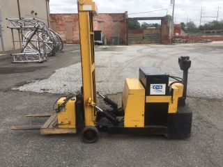 Hyster Electric Lift Truck photo