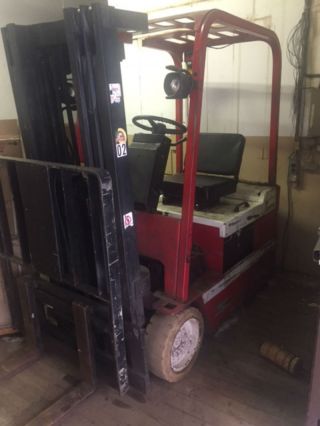 Cat Electric Fork Lift Extra High Lift photo