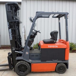 Toyota Model 7fbcu30 (2006) 6000lbs Capacity Great 4 Wheel Electric Forklift photo